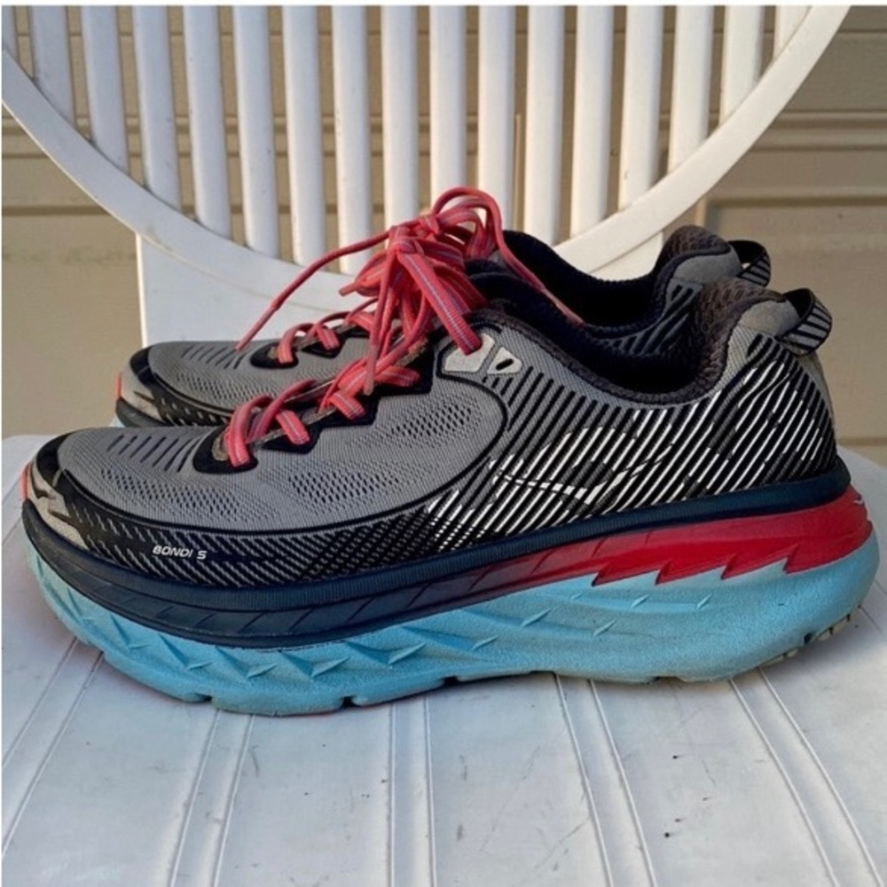 HOKA Bondi 5 running shoes. Women’s size 8